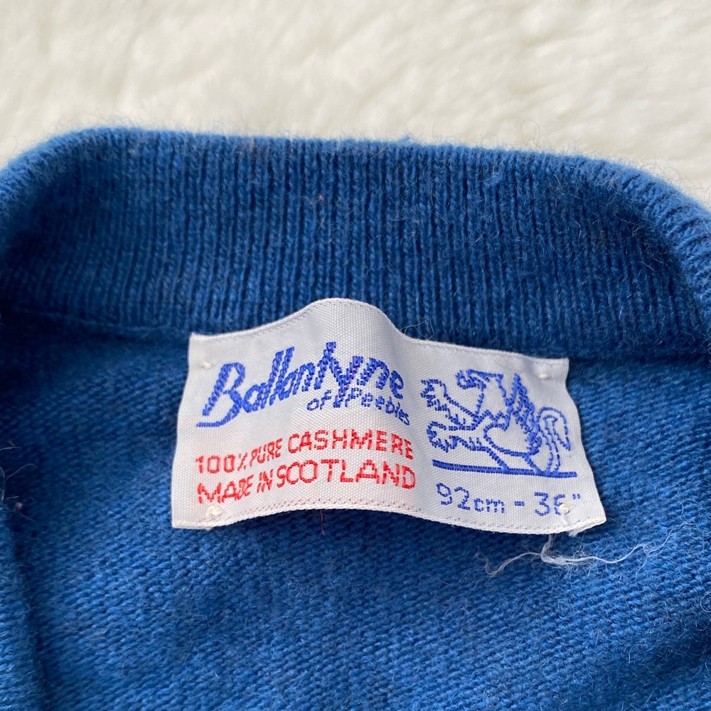 Vintage 50s Cashmere Ballantyne of Peebles Scotland Royal Blue V Neck Sweater - Picture 5 of 10